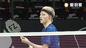 季在防守端 季在防守端